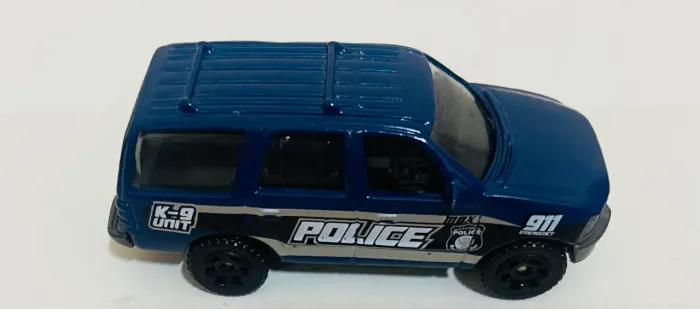 Matchbox do modelo Ford Expedition Police, especificamente a versão K-9 Unit