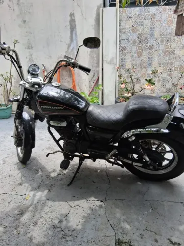Custom 150 CC Muito Econômica