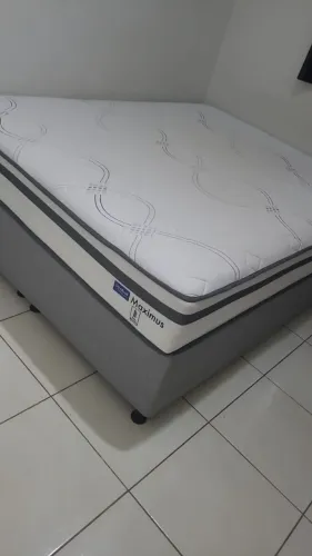 Cama box Queen praticamente nova 3 meses de uso