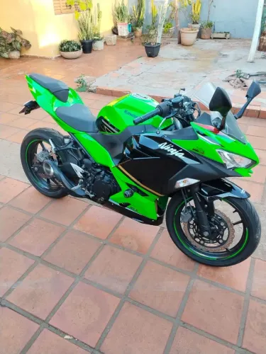 Vendo ou Troco Kawasaki Ninja 400