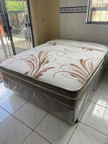 Cama casal colchão e base 