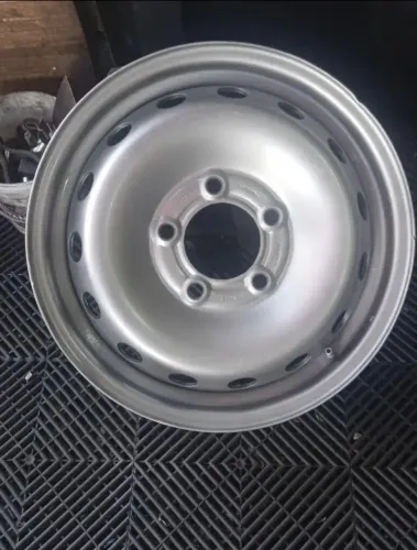 1 Roda Renault master Semi nova . Zap *