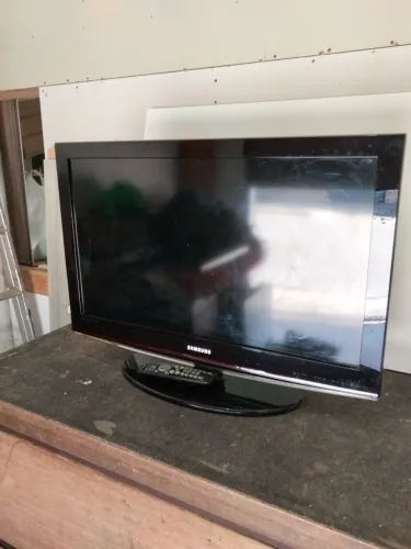 Tv Samsung 32**   não é smart 