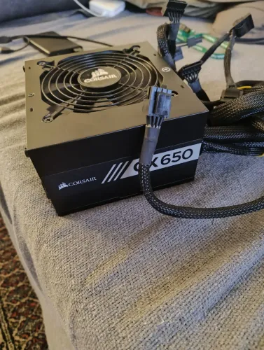 Kit gabinete cooler master + fonte Corsair