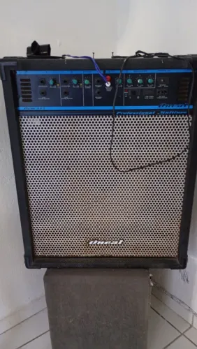 Caixa de som amplivicada.valor 400