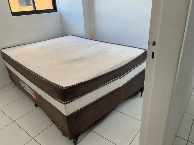 Vendo cama de casal,tamanho padrão