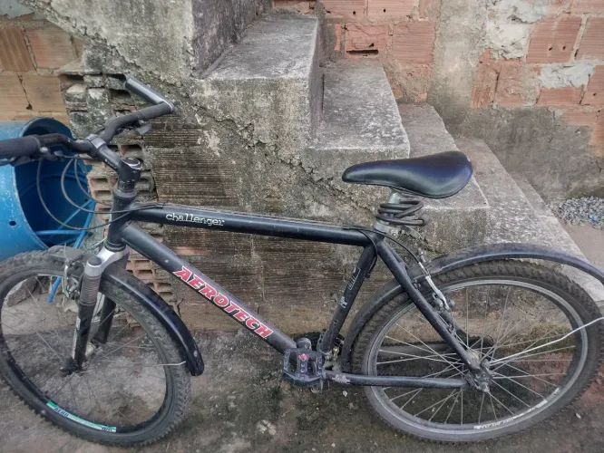 Bicicleta boa em ótimo estado pra sair rápido bicicleta Shimano deore documento tem tbm