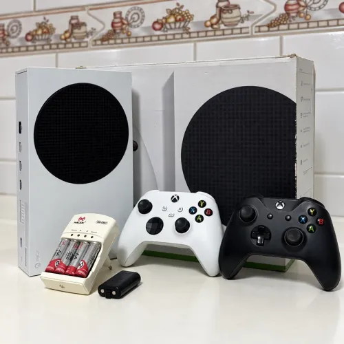 Xbox Series S 512GB COM CAIXA + 2 CONTROLES