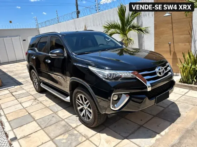Toyota Hilux SW4 SRX 4X4 2.8 TDI 16V Dies. Aut. 2017