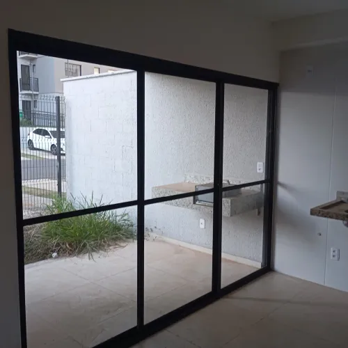 Vende-se porta de vidro 1800