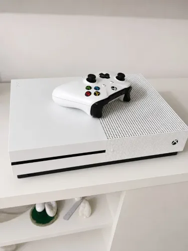 XBOX ONE S 512GB (1 CONTROLE)