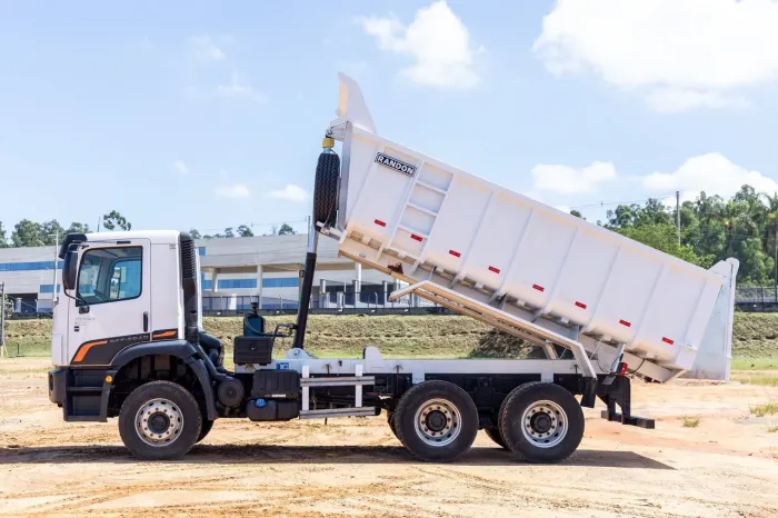 CONSTELLATION 27.260 4.800 MT 6X4R