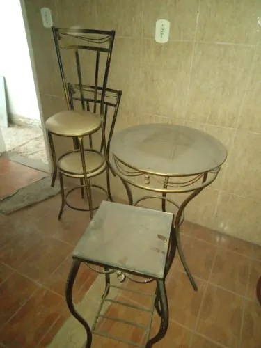 Mesa/cadeiras em ouro velho