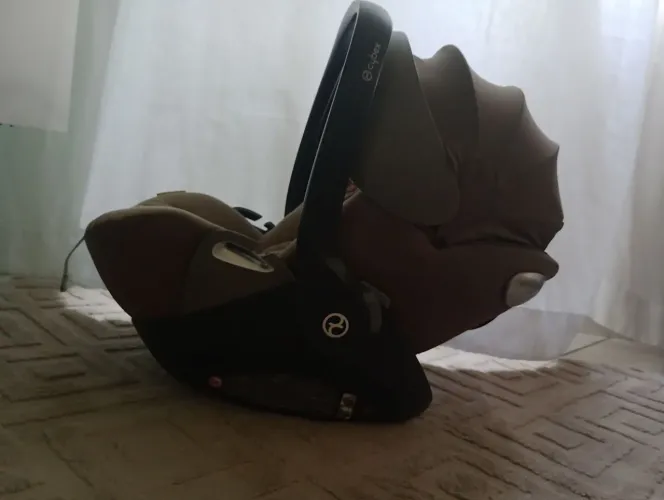 Cadeirinha bebê conforto cyber cloud Q, pouco usada