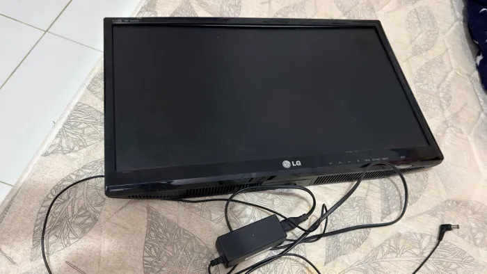 Vendo tv de 22 polegadas por 200,00
