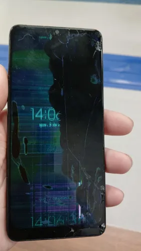 Samsung A31 tela quebrada , aparece um pedacinho das cores