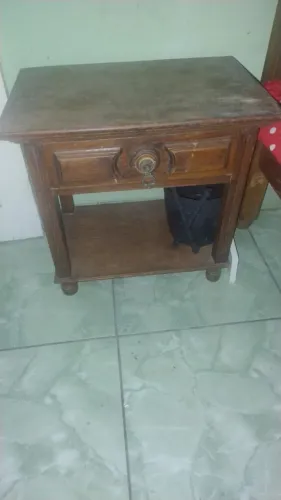 Vendo guarda roupa vintage em madeira 