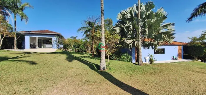 Linda Chácara à Venda em Louveira 1.300m² de Puro Verde, Duas Casas Prontas para Morar e