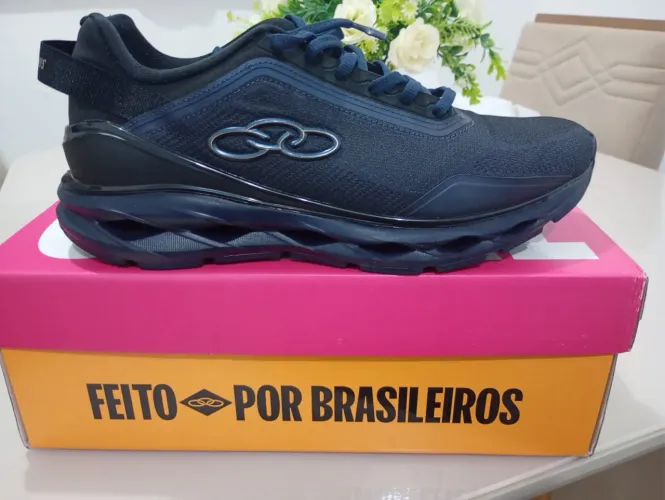 Tênis Olympikus nº41, estiloso, esportivo, confortável e novo. Motivo: tamanho errado.