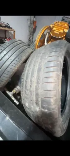 Pneus Pirelli do carro virtus