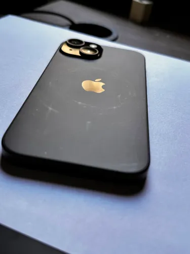 iPhone 15 //128GB 90% ?
