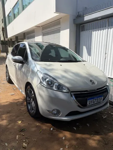 Peugeot 208 Griffe 1.6 Flex 16V 5P Aut. 2014