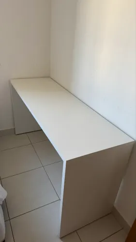 Mesa/Bancada Branca para estudo/trabalho em ótimo estado 1,50 x 50 cm