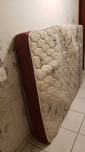 Colchão casal de espuma em bom estado.