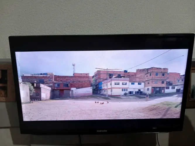 Tv 32 polegadas com conversor pra smarth e suporte reclinável