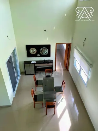 Lindo sobrado à venda, com 276m2, com vista incrível para um vale.