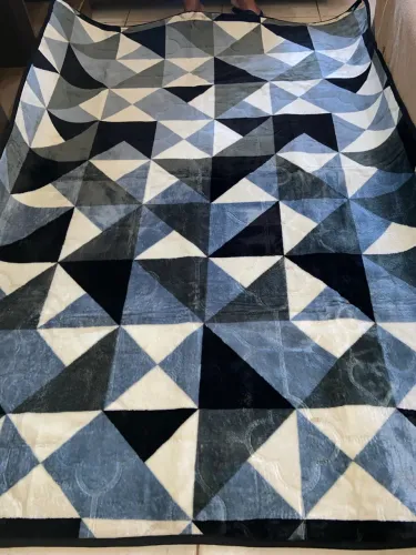 Vendo tapete serve tanto pro quarto como pra sala 