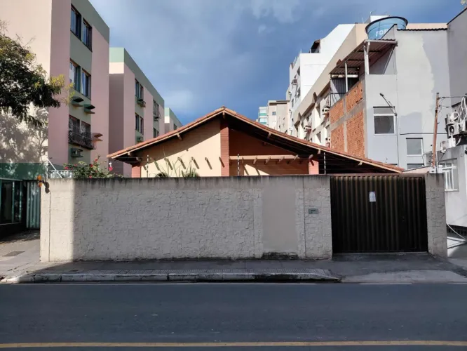 Casa com 3 quartos para alugar em Vitória