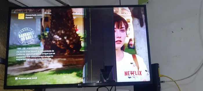 Smart tv LG 43LM531C3SB com tela quebrada