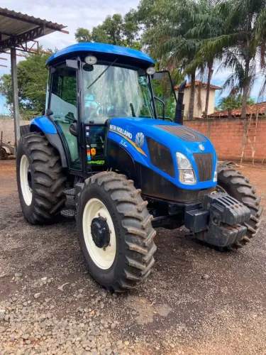 TRATOR NEW HOLLAND