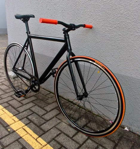 Bicicleta fixa em alumínio aro 700