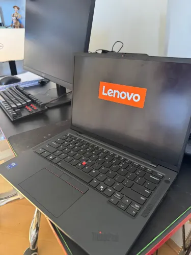 Lenovo Thinkpad T14s Gen 6 usado