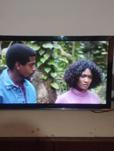 TV Panasonic 32 polegadas com conversor - Não é smart