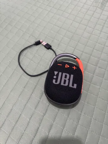 JBL Clip 4
