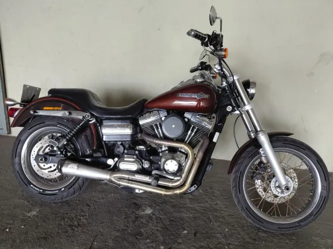 Harley Davidson Super Glade.  Cowboy Bikes Motors. 