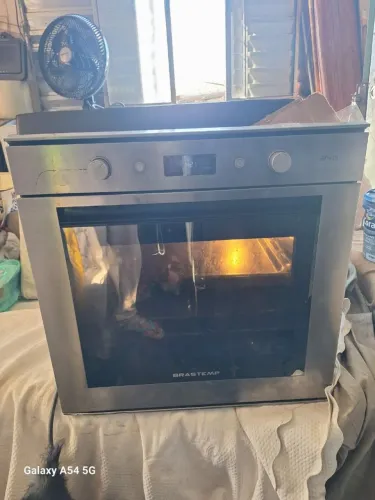 Vendo um forno de 80 litro 220 v0lter