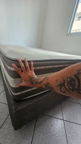 Cama queen + colchão de mola de qualidade