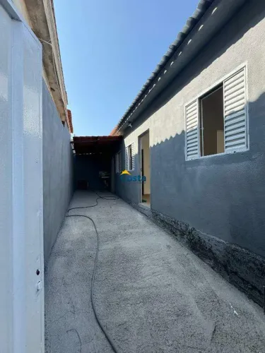 Casa estilo Kitnet , 1 QTO INDEPENDENTE .