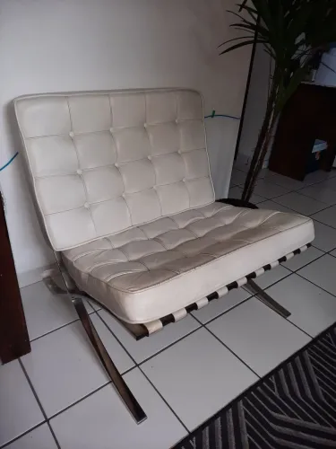 Vendo poltrona Barcelona semi nova