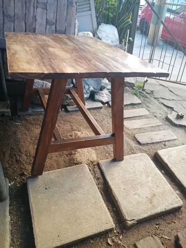 mesa cavalete antiga...