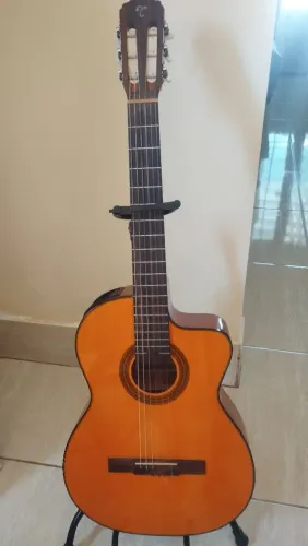 Violão Takamine semi-novo cordas de naiilon