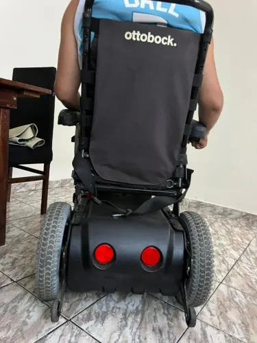 Cadeira de rodas motorizada 