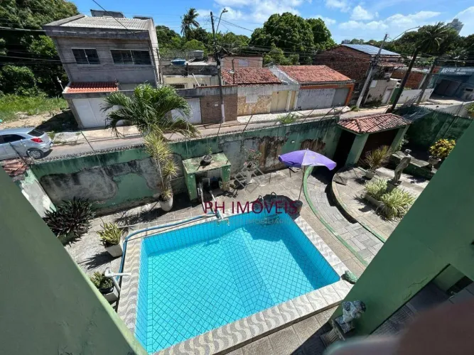 Casa Duplex com 4 dormitórios sendo 2 suítes localizada no Barro Duro - 407m²