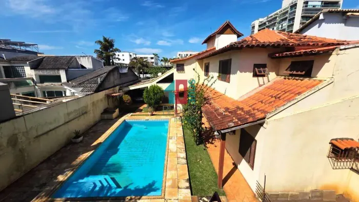 Recreio dos Bandeirantes | Casa de Condomínio 5 quartos, sendo 5 suites