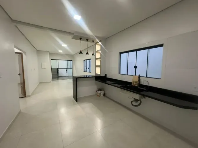 Hiléia com 4 Quartos e Quintal | Px da Principal | Só 420 mil a Vista | (92) 99195.3734