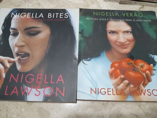 2 livros culinária britânica chef Nigella